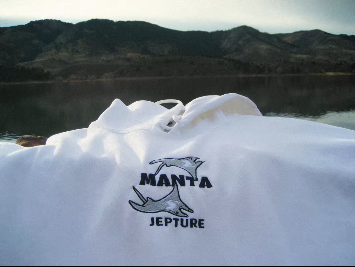 MANTA Hoodie